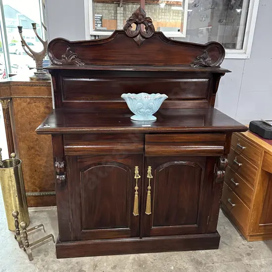 Chiffonier
