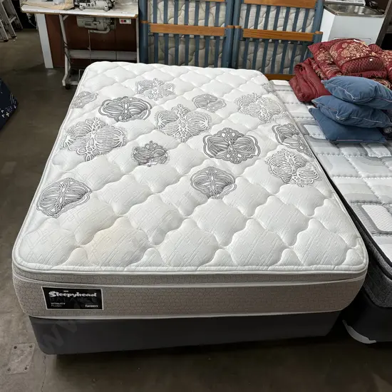 Good condition double bed Sleepyhead Balance