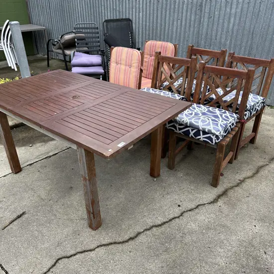 Outdoor table and 6 chairs