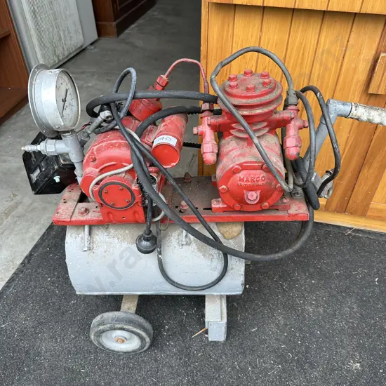 Compressor, leaks air from hose