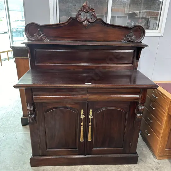 Chiffonier
