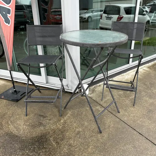 Bar leaner and 2 stools