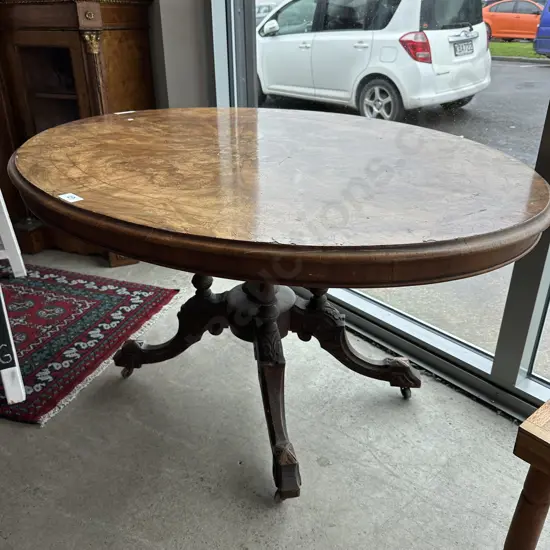 Antique Lou table on ornate base