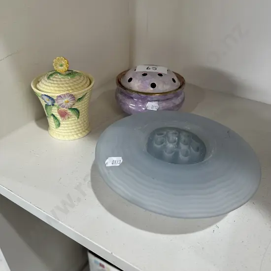 2 flower pots and Carlton jar