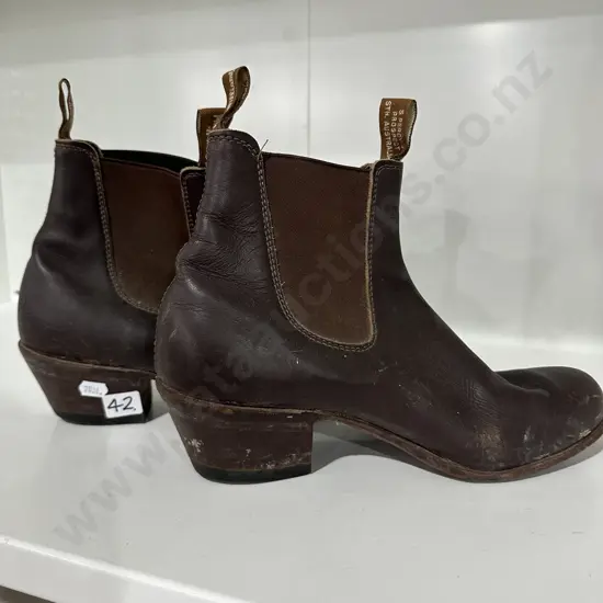 R.M. Williams ladies heeled boots size 7.5