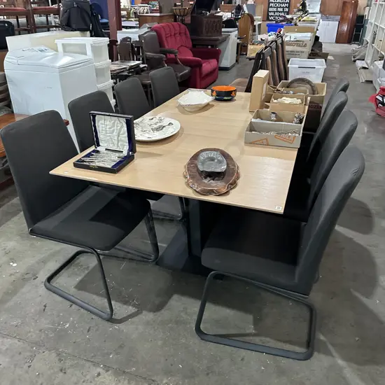 Table and chairs Boconcept