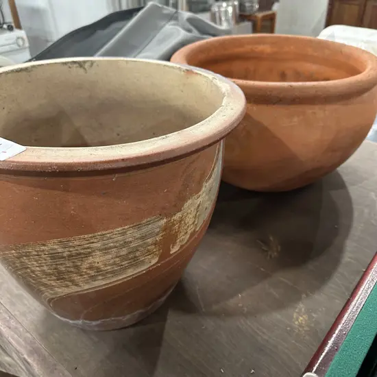 2 garden pots