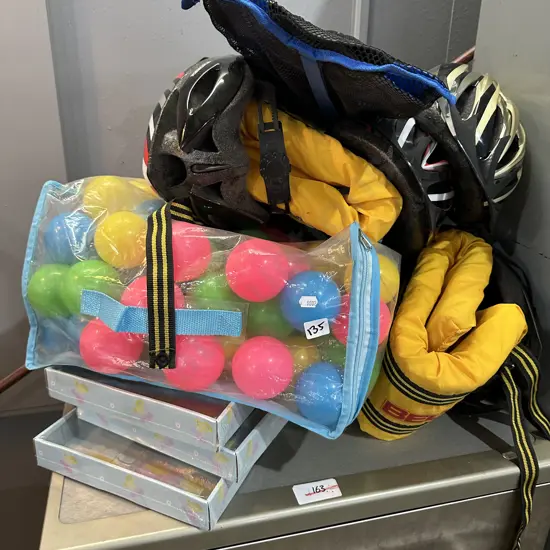 Balls, stack hats, flippers etc