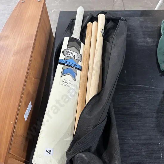 Cricket bat, wickets