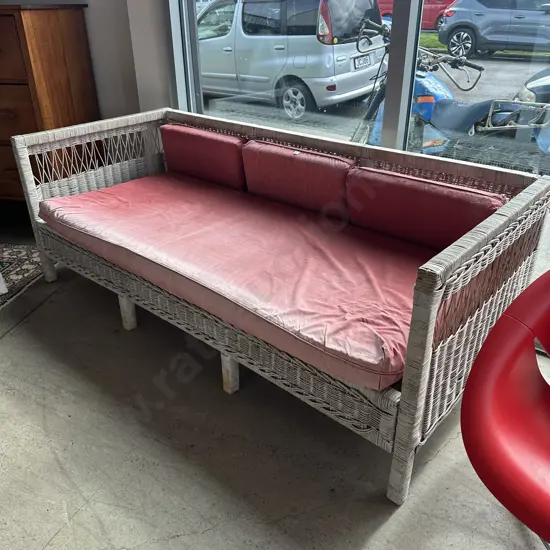 Wicker vintage daybed