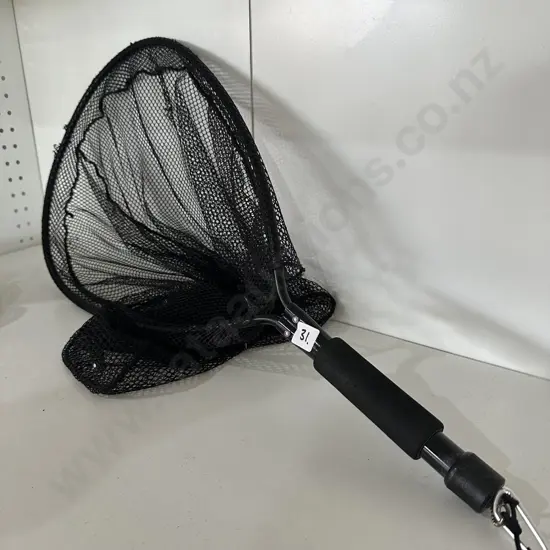 Fishing net with built in scales