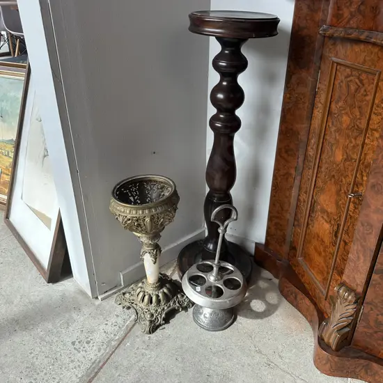 2 x plant stand, plus condiment holder