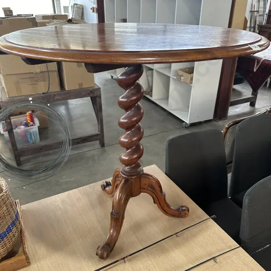 Barley twist pedestal breakfast tilt table