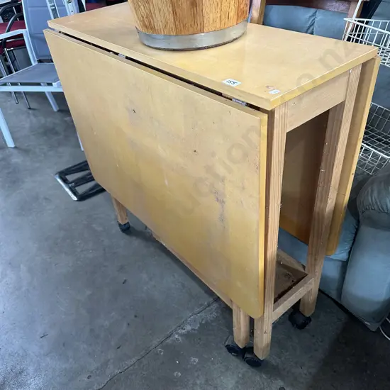 Rolling dropside work bench