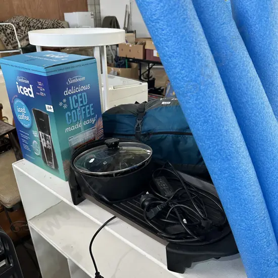 Noodles, cooker and iced coffee