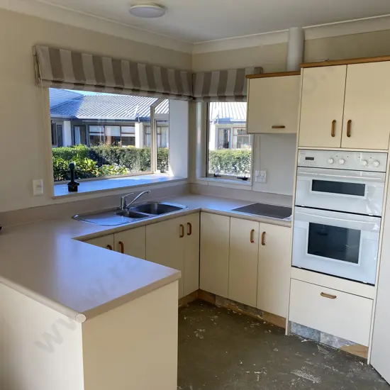 Kitchen- missing rangehood cupboard