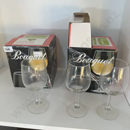 2 boxed sets wine glasses