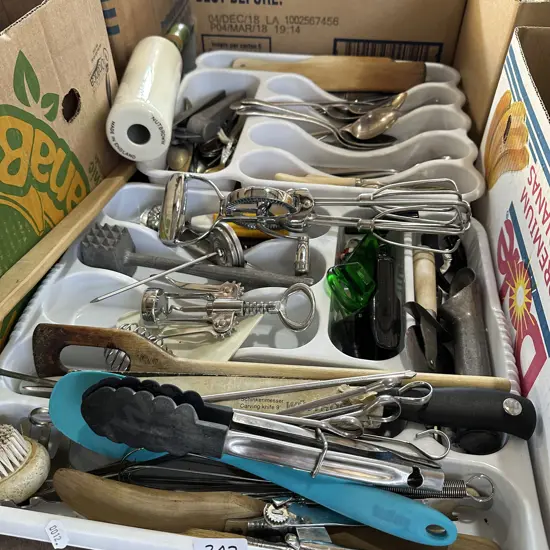 2 trays kitchen cutlery and utensils