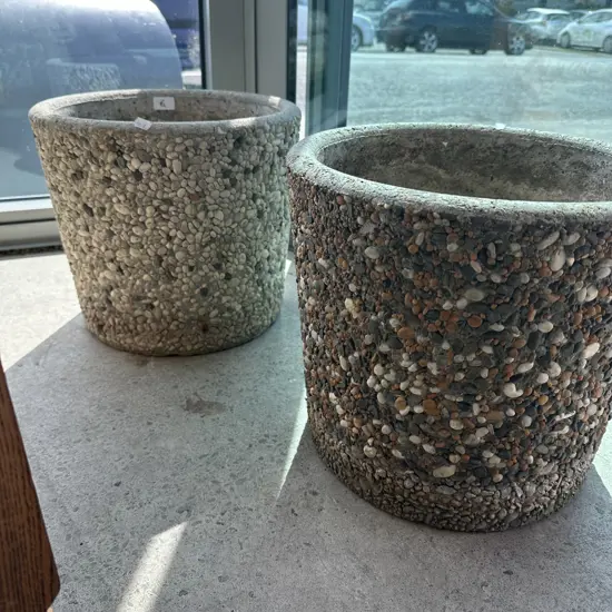 Pr concrete/pebble  planters 31cm