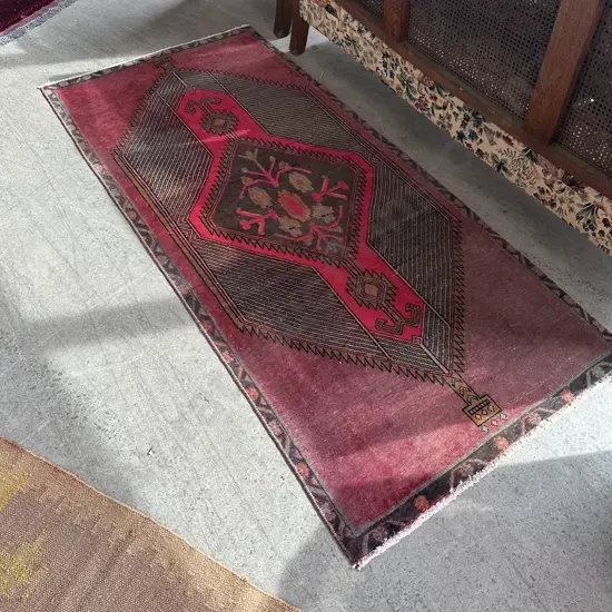 Hand knotted Persian rug 1800 x 900