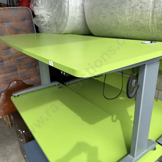 Rise & fall desk - working