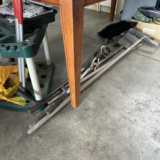 Garden tools inc post spade, holder, rope