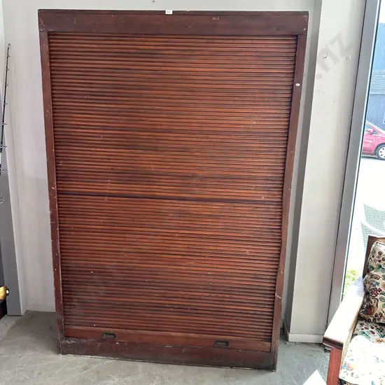 Colonial roll front pigeon hole unit approx 2 x 1.3m