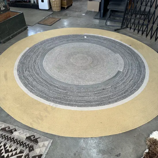 Elitis round rug