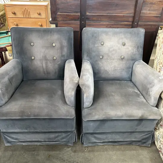 Pr of average lounge chairs