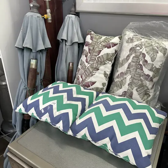 Cushions and umbrellas (average)