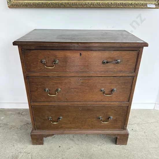 660w x 400d x 720h Small Oak chest drawers
