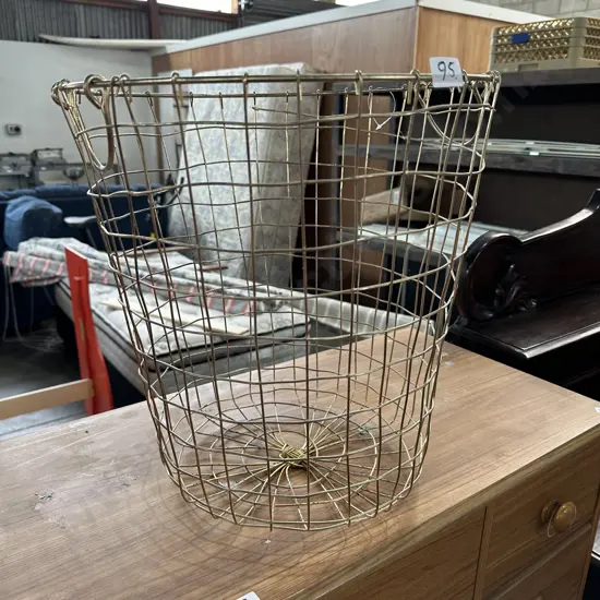Wire basket