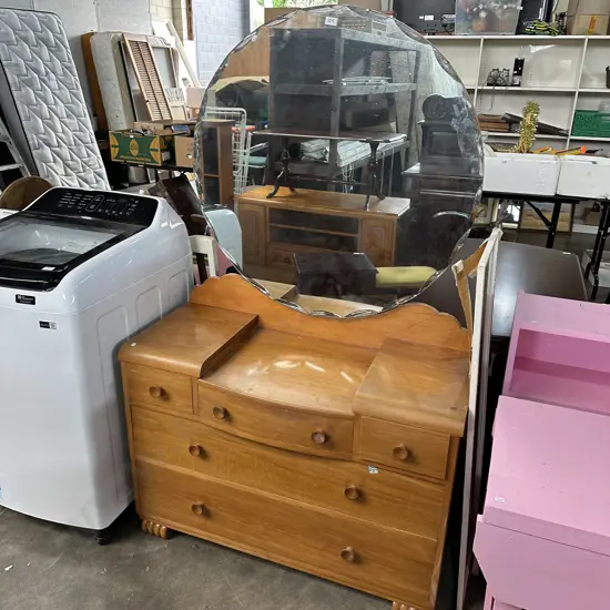 Solid dressing table