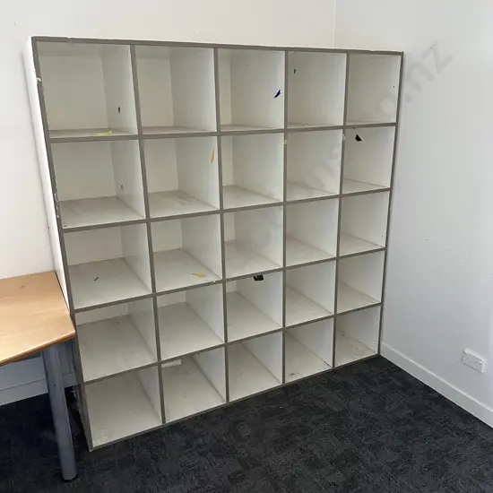 Large pigeonhole unit