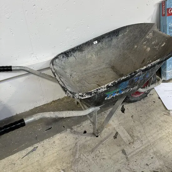 Builders barrow, cracked liner