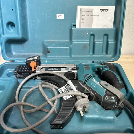 Auto feed screwdriver