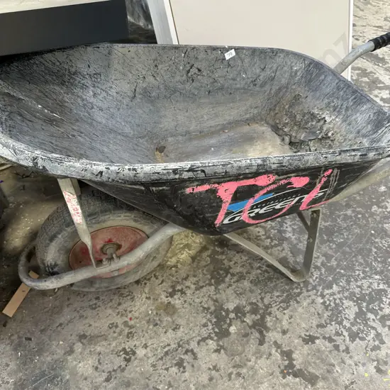 Builders barrow cracked liner