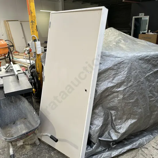 Internal doors (2 photos)