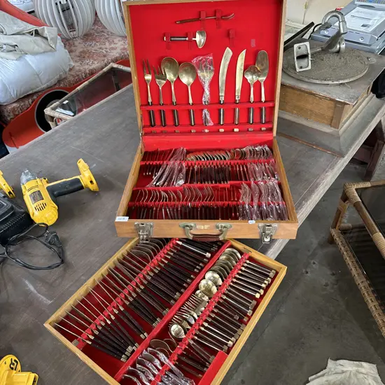 Wooden handle Oriental canteen of cutlery