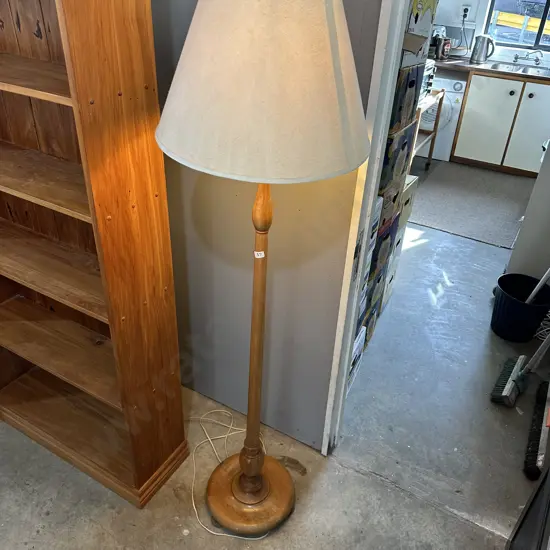 Kauri lamp stand