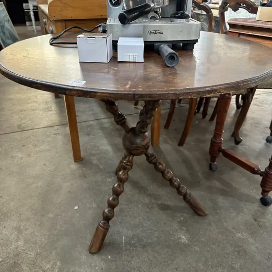Bobbin legged custom top table