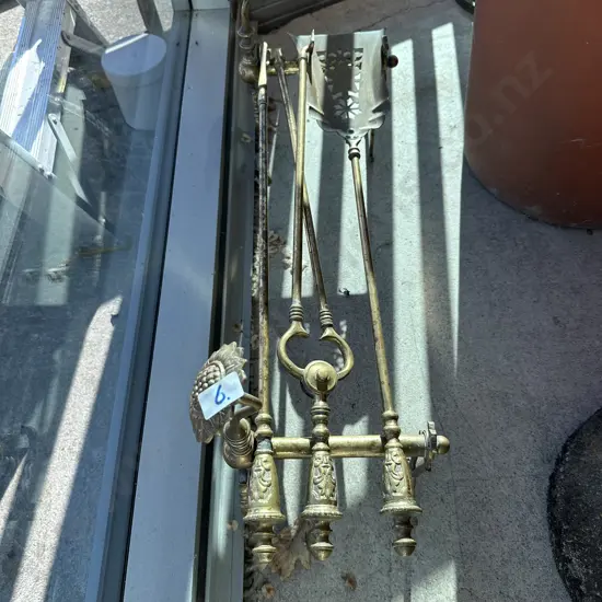 Brass fire tool set inc dogs