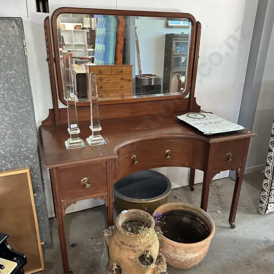 Serpentine dressing table