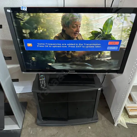 Panasonic 32inch and cabinet