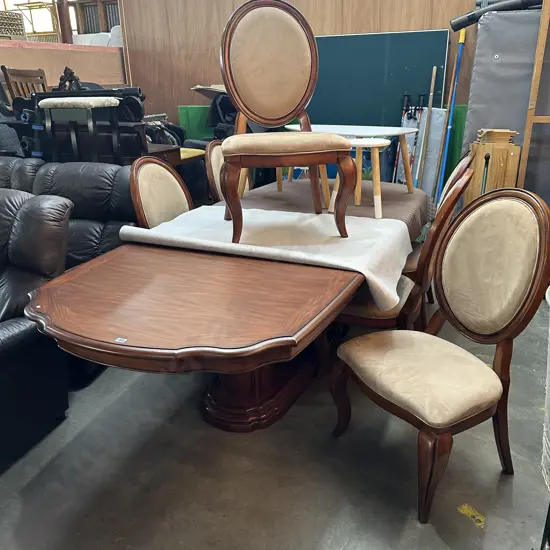 Large table and 6 chairs- Very Tidy