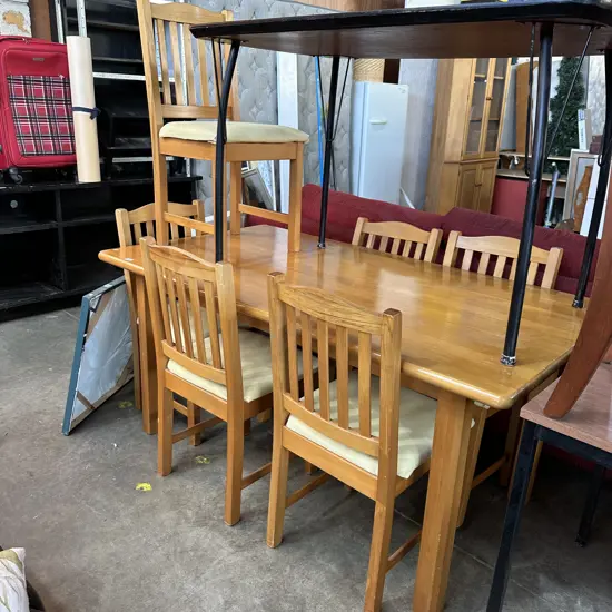 Rimu table and 6 chairs- average