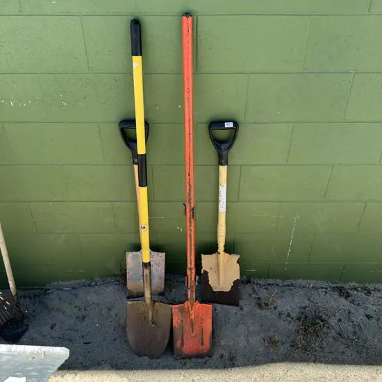 Fencing spade, shovel, plus 2 x Atlas