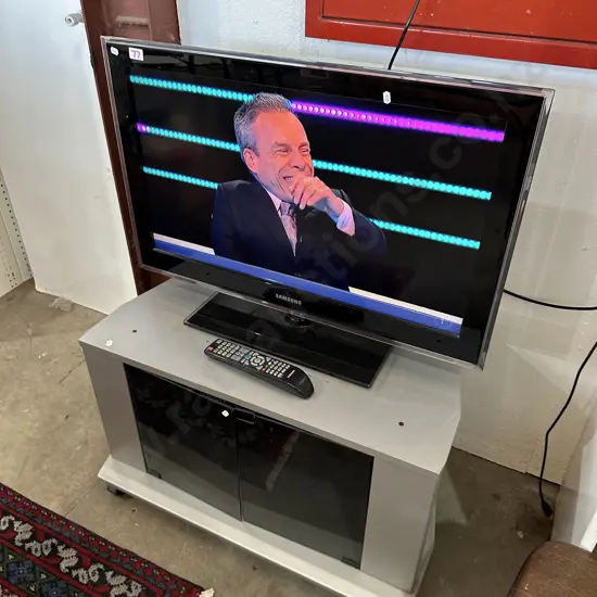 Samsung 32inch TV and cabinet
