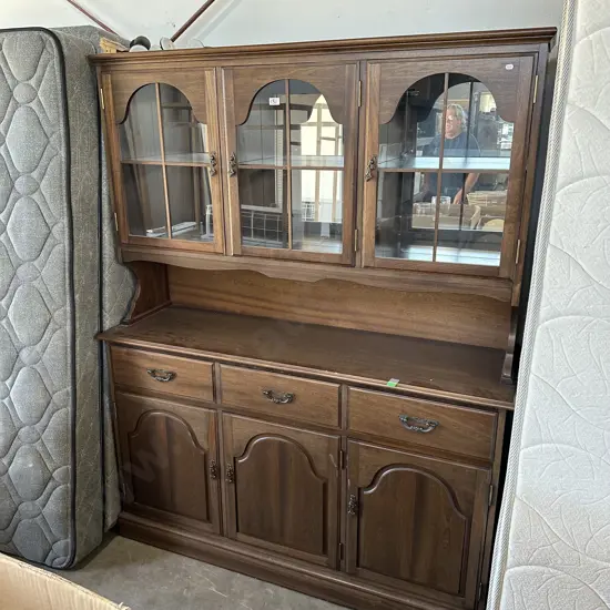 Hutch dresser