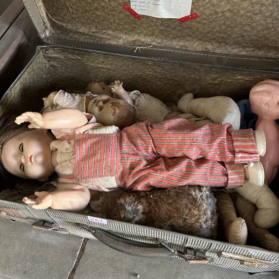 Suitcase old dolls